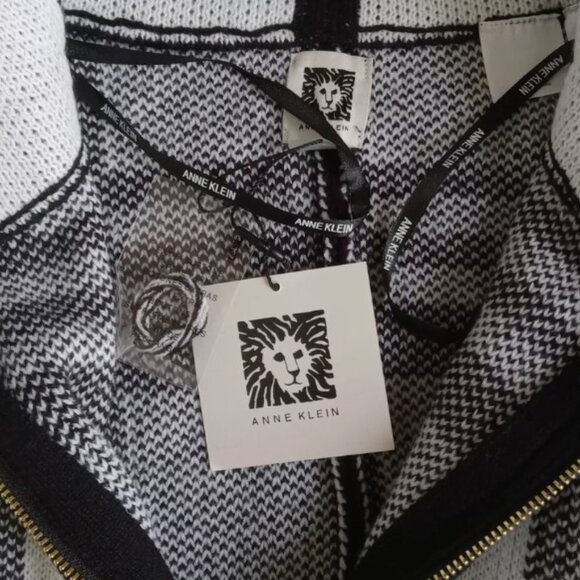 ANNE KLEIN PLAID Paned Cape Black White Camellia PONCHO - Picture 4 of 5